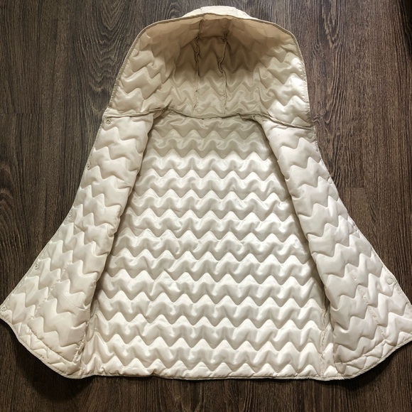 💕Host Pick💕Beige Quilted Hooded Vest - Picture 11 of 17
